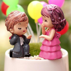 Romantic Couple Miniature Figurines (Style 3)