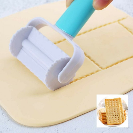 Square Shape With Waved Edges Rolling Cookie Cutter