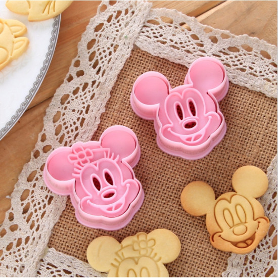 Mickey And Minnie Mouse Pull Press Cookie Cutter