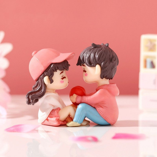 Romantic Couple Miniature Figurines (Style 16)